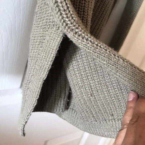 NEW WITH FLAW Olive green sweater - Picture 2 of 5